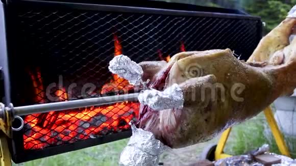 烤肉肉卷MA巧克力羊肉视频的预览图