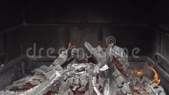 木炭火焰之火视频的预览图
