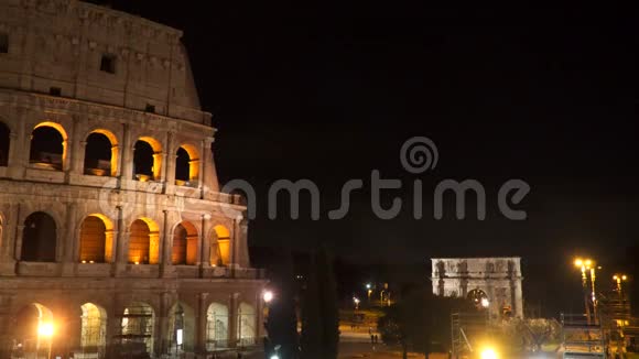 意大利罗马晚上的竞技场君士坦丁凯旋门视频的预览图