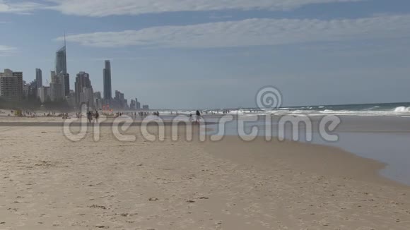 冲浪者天堂在澳大利亚黄金海岸是主要的旅游目的地视频的预览图