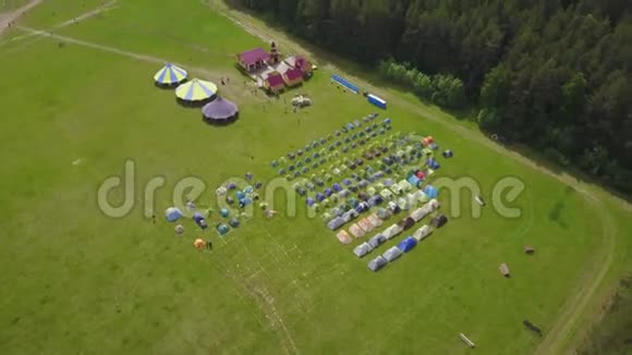 假期儿童夏令营空中儿童营地视频的预览图