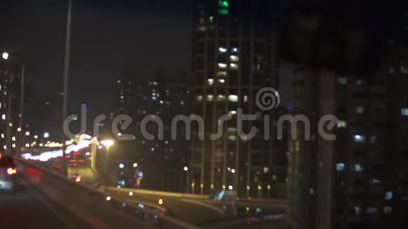 在上海开车交通夜间视频的预览图