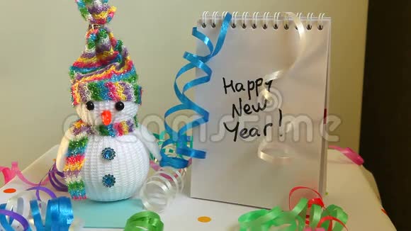 雪人和蛇纹石新年快乐视频的预览图