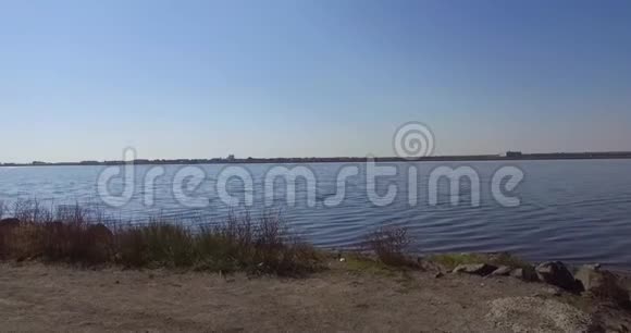 保加利亚波莫里的一个大盐湖视频的预览图