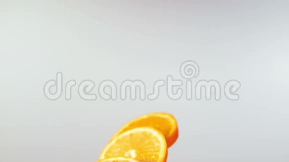 橘片飞舞旋转视频的预览图