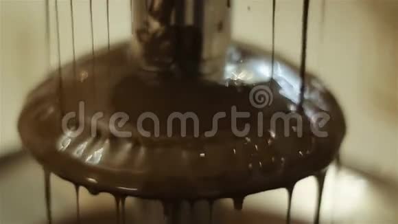 婚礼上的巧克力喷泉视频的预览图