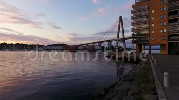 斯塔凡尔城大桥的鸟瞰图视频的预览图