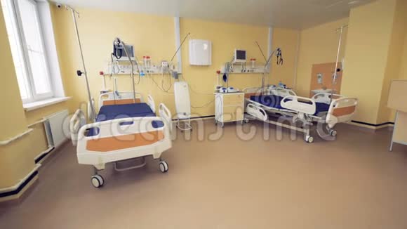 医院病房内部有两张床视频的预览图