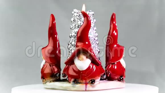 陶瓷侏儒代表蜡烛视频的预览图