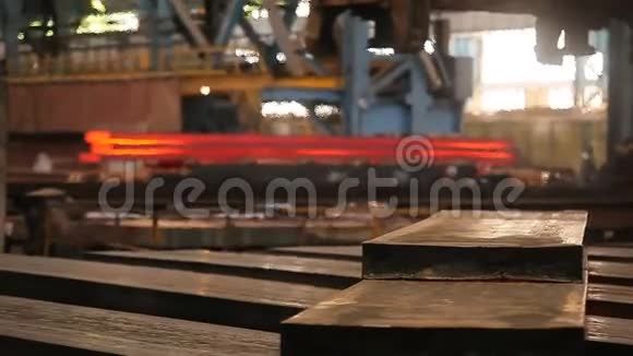 采矿和金属锻造大型钢铁厂轧制金属工厂视频的预览图