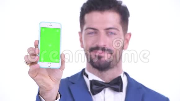 一张脸上挂着幸福胡子的年轻商人视频的预览图