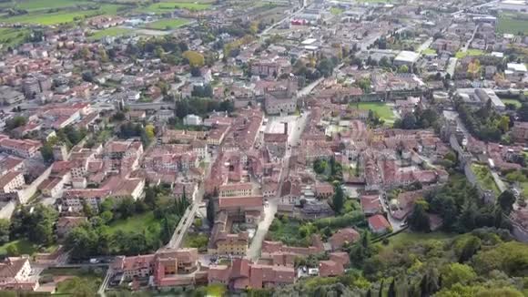 意大利维琴察马斯蒂亚从上堡开始的下城空中景观视频的预览图