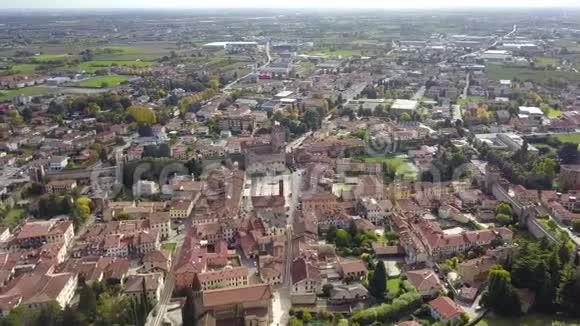 意大利维琴察马斯蒂亚从上堡开始的下城空中景观视频的预览图