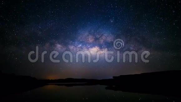 4K盘宁时间流逝银河和日出萨姆潘博克峡谷乌邦拉查塔尼泰国视频的预览图
