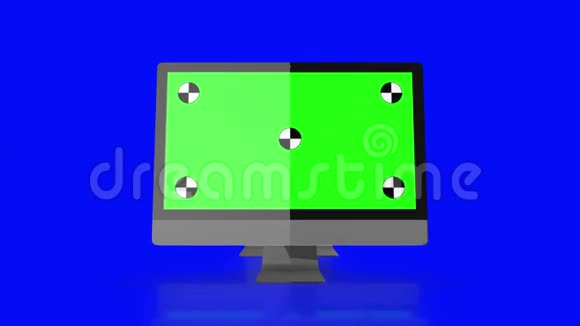 三台绿色屏幕的现代计算机隔离在蓝色背景上三维渲染视频的预览图