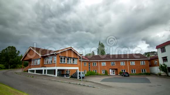 挪威一个村庄的雨天4K时间间隔镜头视频的预览图