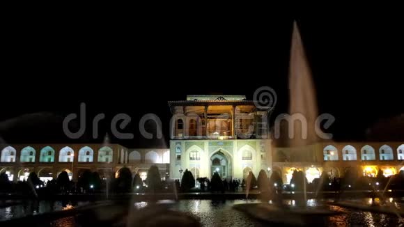伊斯法罕卡普宫夜景视频的预览图