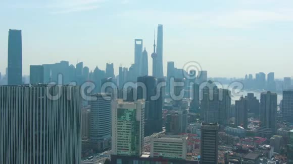 上海城阳光明媚的城市陆家嘴城市景观中国鸟瞰图视频的预览图