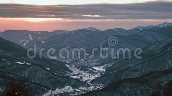 美丽的日落在克拉斯纳亚波利亚纳山视频的预览图