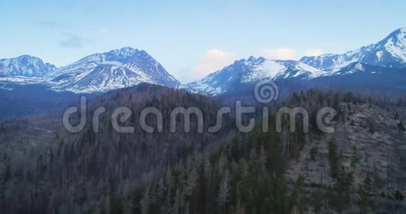 欧洲斯洛伐克高塔特拉斯山脚下的空中基辅视频的预览图