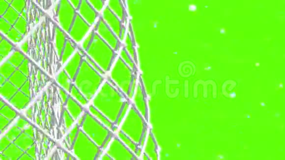 冰球在绿色背景下飞向大门视频的预览图
