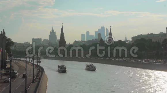 莫斯科河上的交通船视频的预览图