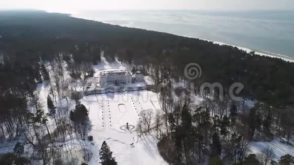 冬季飞越大的旧庄园视频的预览图
