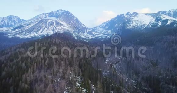 欧洲斯洛伐克高塔特拉斯山脚下的空中基辅视频的预览图
