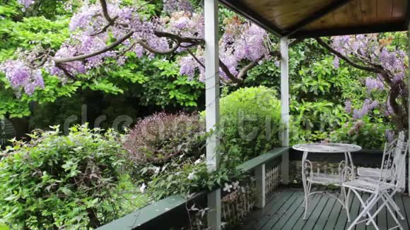 梦幻屋前廊和花园视频的预览图
