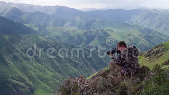 山区的摄影师视频的预览图