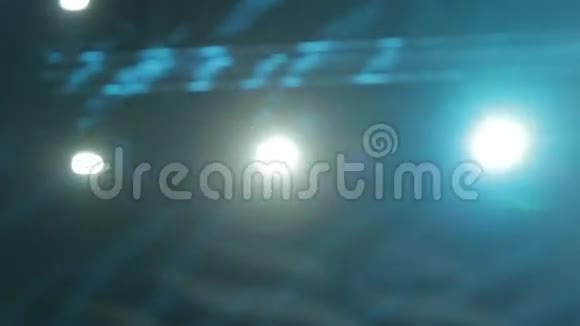 蓝色舞台聚光灯视频的预览图