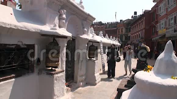 尼泊尔加德满都杜巴尔广场信徒圣地视频的预览图