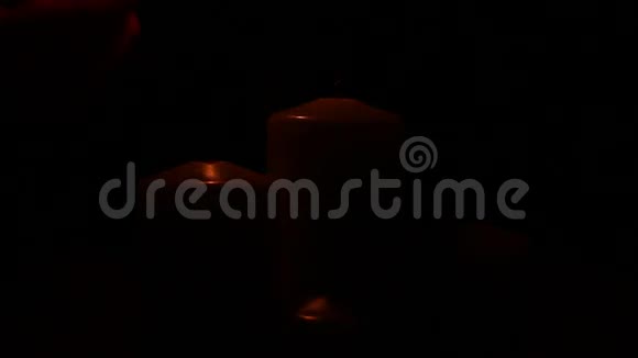 四支蜡烛纵火衰减视频的预览图