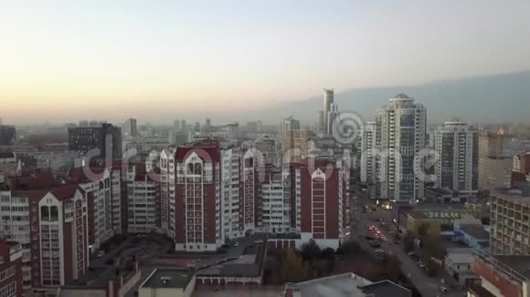 城区鸟瞰图录像城市地区视频的预览图