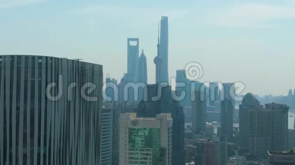 上海城城市陆家嘴天际线在晴天中国鸟瞰图视频的预览图