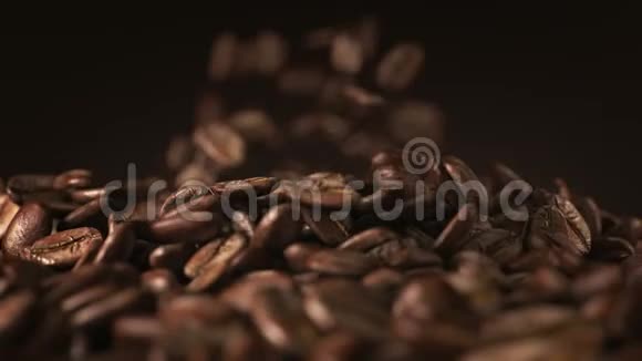 超慢动作4K跳咖啡豆视频的预览图
