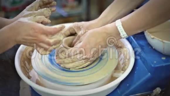 教育陶器做碗第4部分视频的预览图