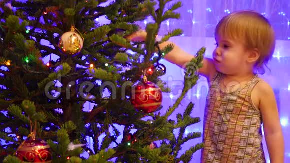婴儿装饰圣诞树圣诞玩具视频的预览图
