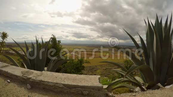 从卡尔坎利村到Troodos山麓山谷的景色视频的预览图