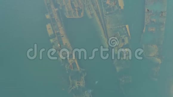飞机残骸沉水战舰废弃船只视频的预览图