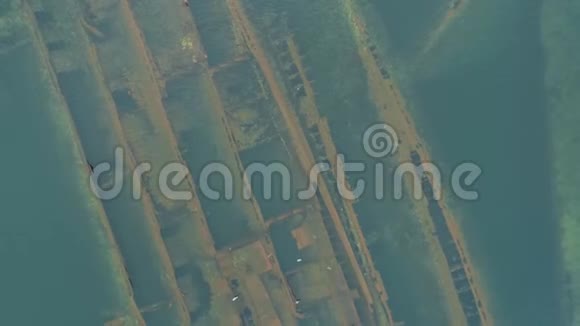 飞机残骸沉水战舰废弃船只视频的预览图