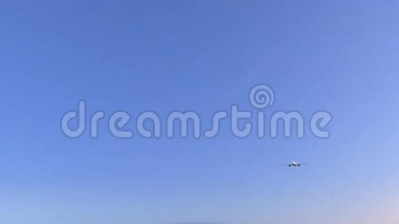 抵达内扎瓦尔科约特机场的商用飞机墨西哥之旅概念4K动画视频的预览图