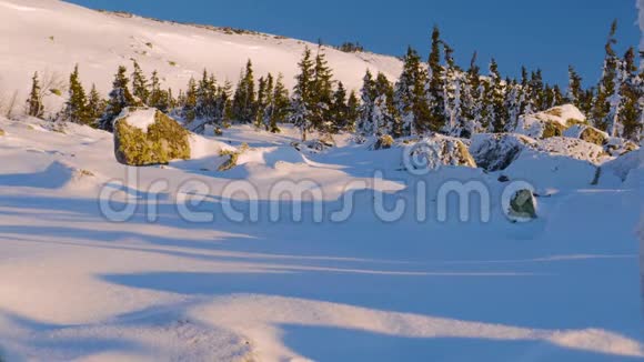 米利伊雷梅尔山的冬季高原视频的预览图