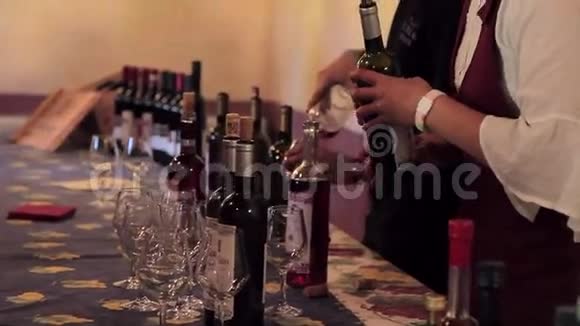在钱安蒂地区的酒庄品酒视频的预览图