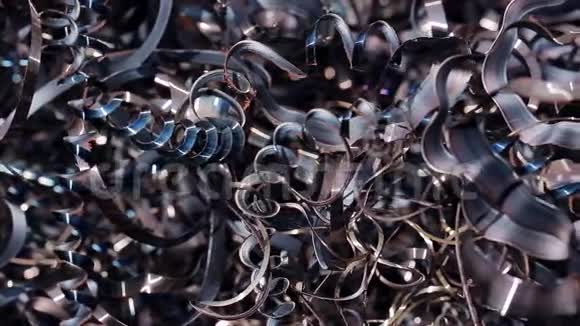 金属加工后的金属刨花视频的预览图
