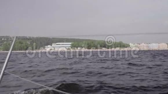 2017年7月飓风前一天从游艇到托格利亚蒂的德鲁日巴游艇俱乐部堤岸的景色视频的预览图
