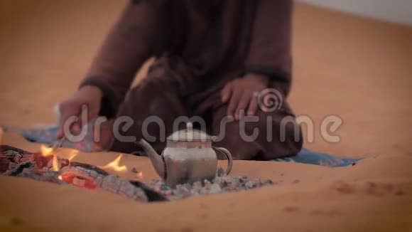 沙漠里的茶关门视频的预览图
