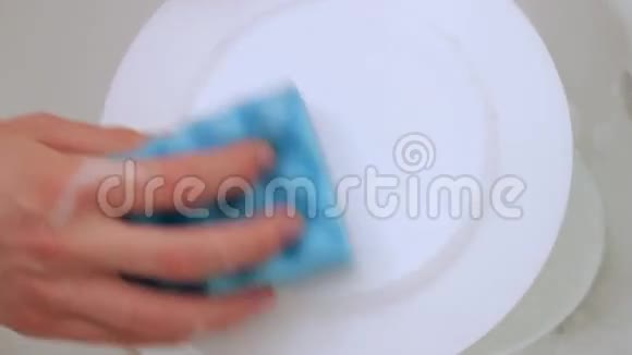 洗白色盘子视频的预览图