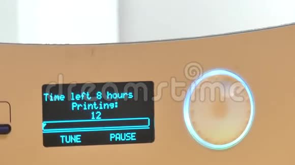 在3D打印机上显示状态指示器的ECU显示剩余的时间视频的预览图
