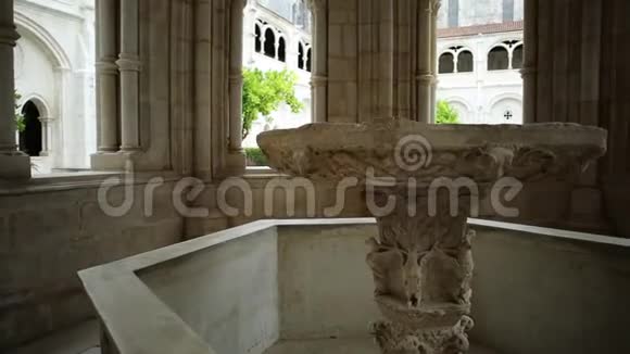 哥特式喷泉阿尔科巴卡修道院视频的预览图